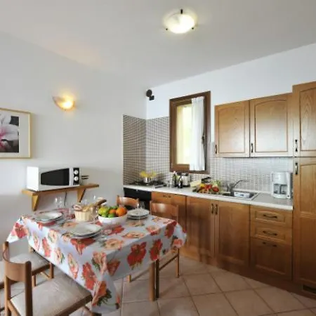 Germasino Sleeps 5 Pool Apartmán *