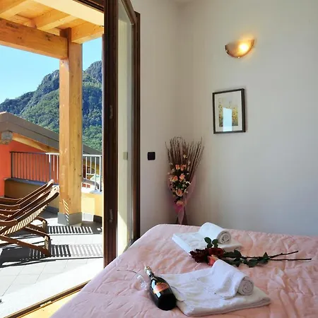 Germasino Sleeps 5 Pool
